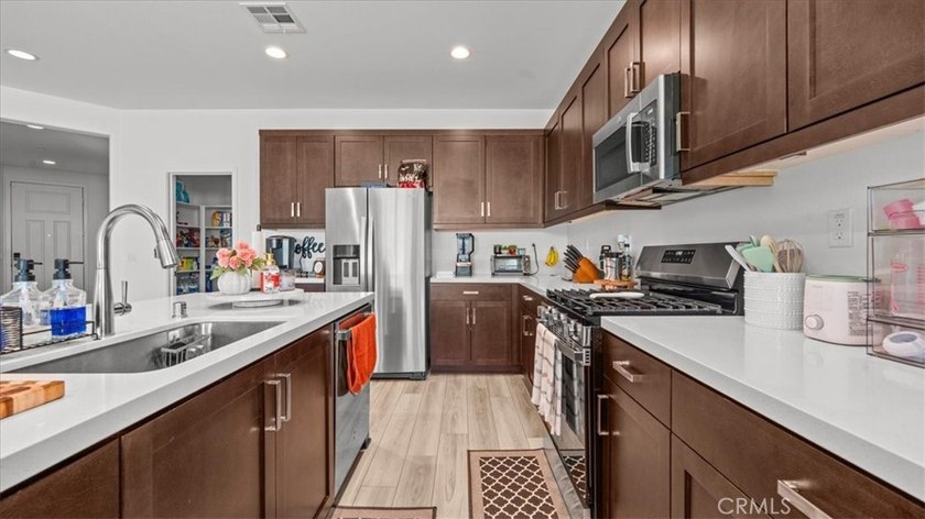 Please contact listing agent Sandra Escudero prior to showing - photo 13
