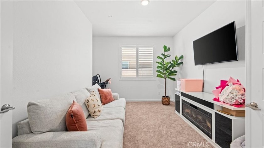Please contact listing agent Sandra Escudero prior to showing - photo 24
