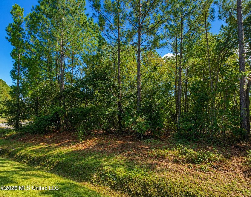 Waterfront Living Starts Here! Discover the perfect opportunity - photo 2