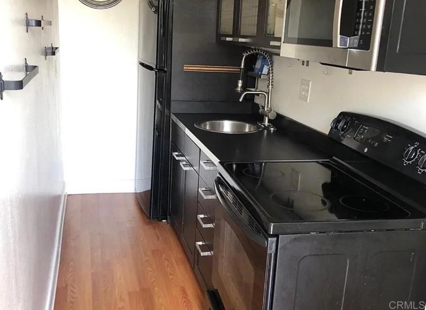 This studio unit sits in the heart of the Pacific Isle community - photo 14