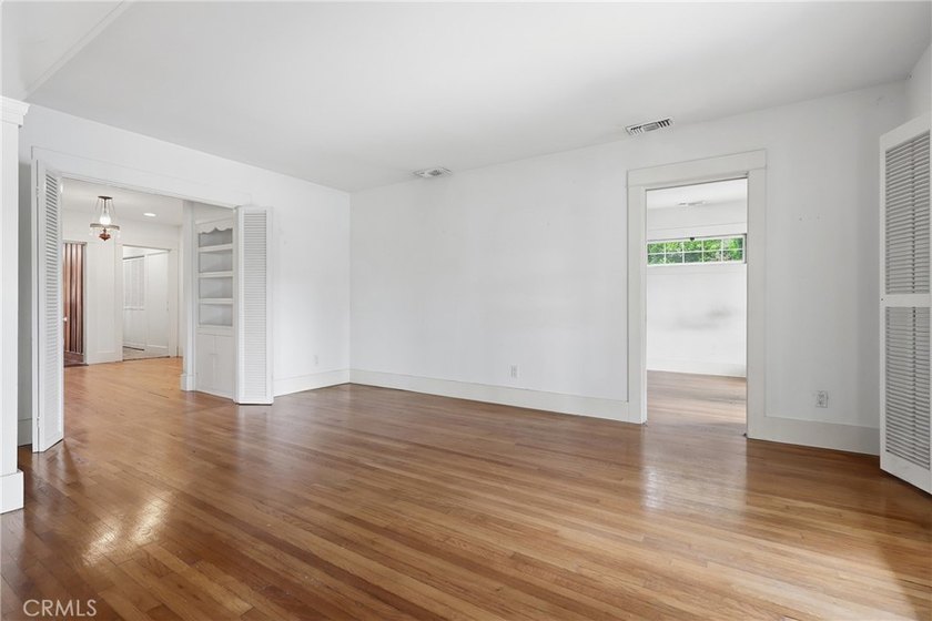 Charming 1920s single-level home situated in the highly - photo 7
