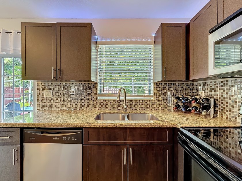 Amazing Opportunity! Updated 3 bedroom 2 bathroom single family - photo 15