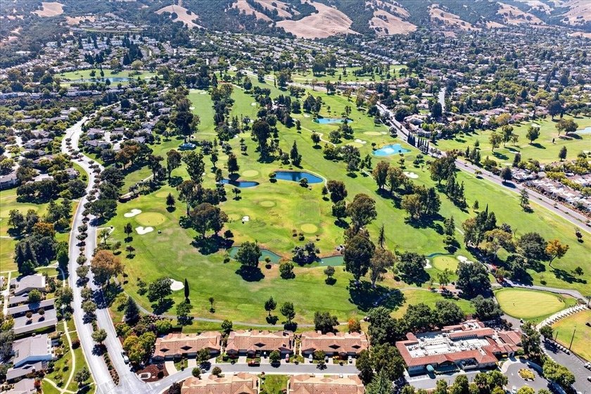 Rare, true turn-key opportunity in The Villages Golf &amp; Country - photo 16