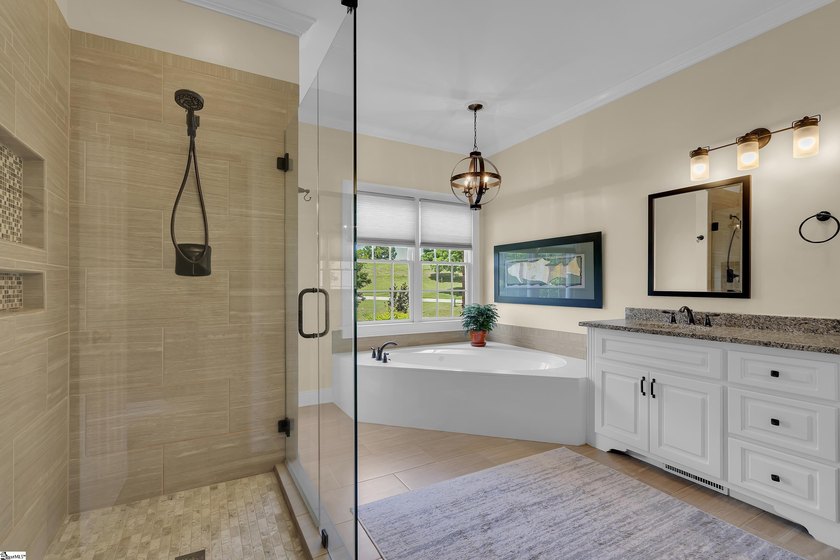Spacious full-brick 4-bedroom, 3-bath home with a primary suite - photo 17