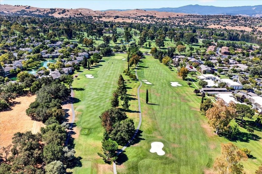 Rare, true turn-key opportunity in The Villages Golf &amp; Country - photo 21