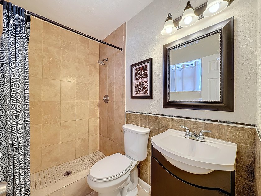 Amazing Opportunity! Updated 3 bedroom 2 bathroom single family - photo 24