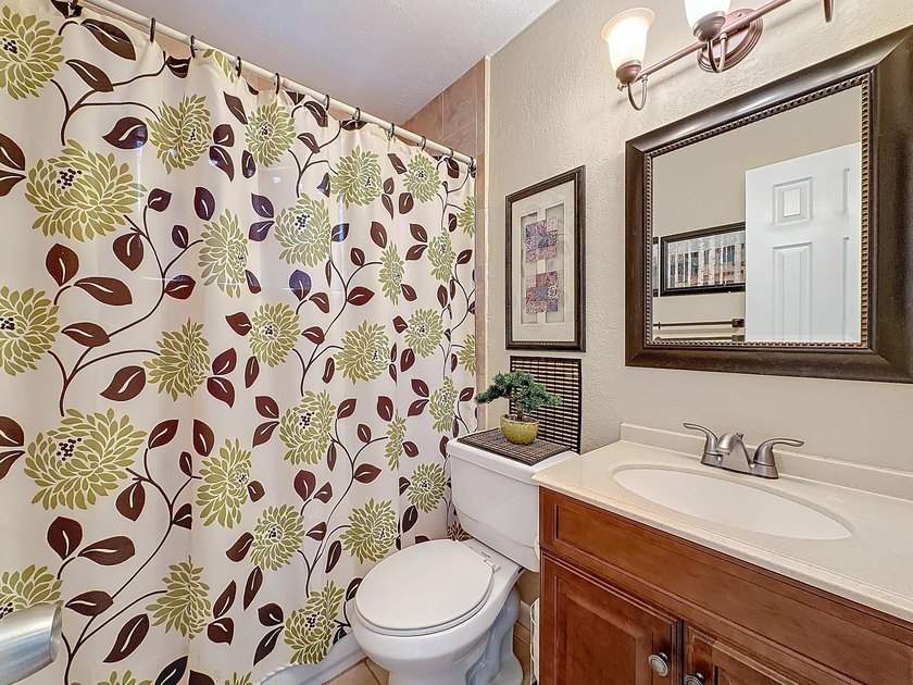 Amazing Opportunity! Updated 3 bedroom 2 bathroom single family - photo 27