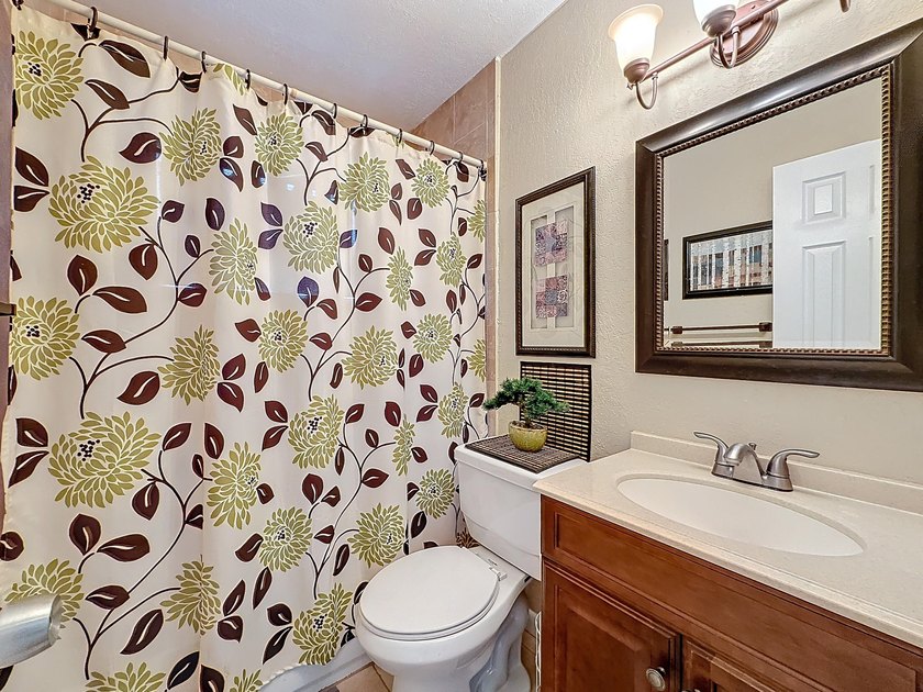 Amazing Opportunity! Updated 3 bedroom 2 bathroom single family - photo 28