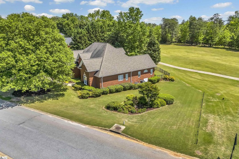 Spacious full-brick 4-bedroom, 3-bath home with a primary suite - photo 29