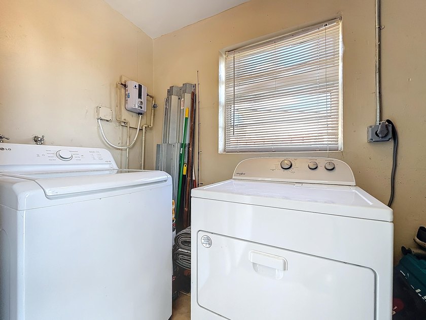 Amazing Opportunity! Updated 3 bedroom 2 bathroom single family - photo 29