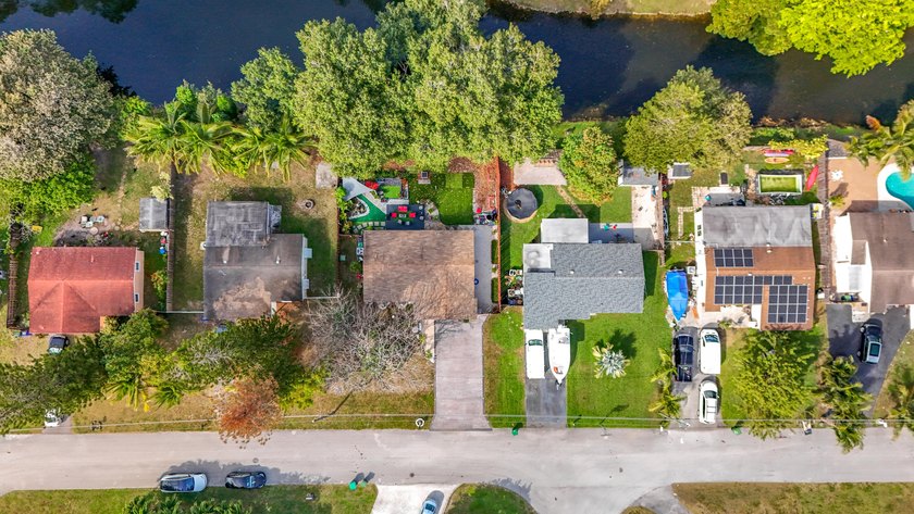 Amazing Opportunity! Updated 3 bedroom 2 bathroom single family - photo 36
