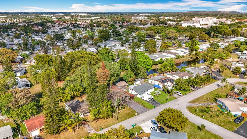 Amazing Opportunity! Updated 3 bedroom 2 bathroom single family - photo 38