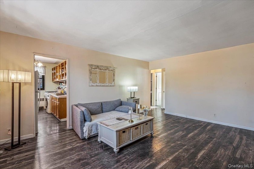 Welcome to this bright, pleasant second-floor CORNER 2 BEDROOM - photo 5