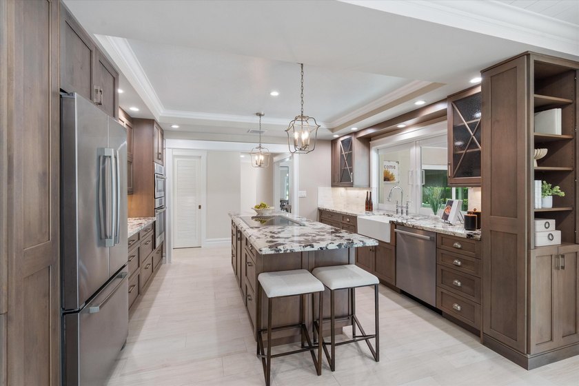 Enjoy exceptional country club living in this beautifully - photo 9
