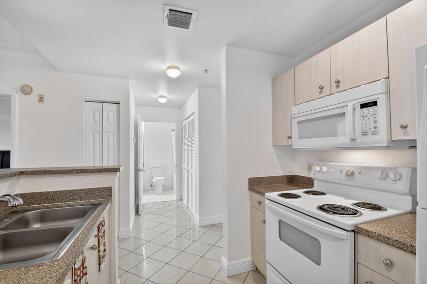 Embrace the pinnacle of West Palm living at Flagler Point! This - photo 7