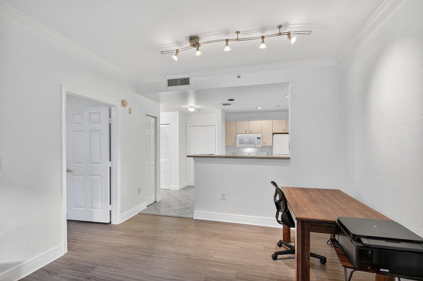 Embrace the pinnacle of West Palm living at Flagler Point! This - photo 9