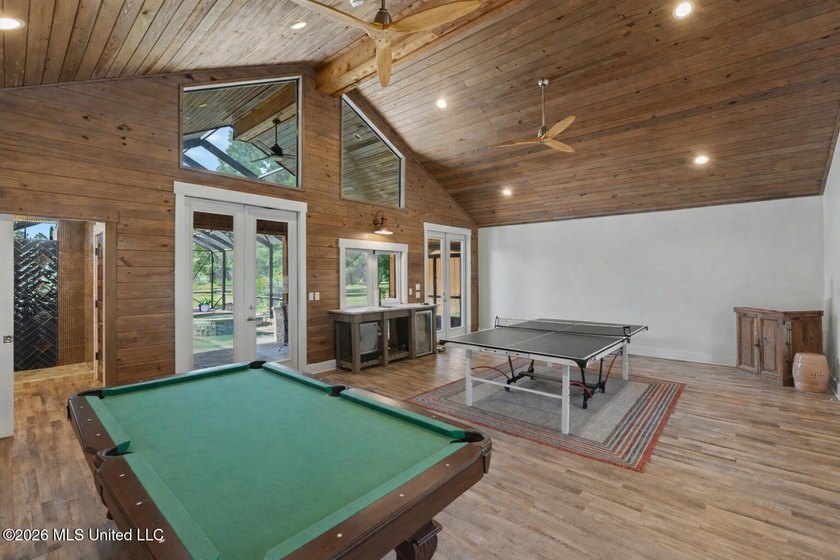 This gorgeous 3,320 sq ft remodeled cedar home sits on nearly an - photo 36
