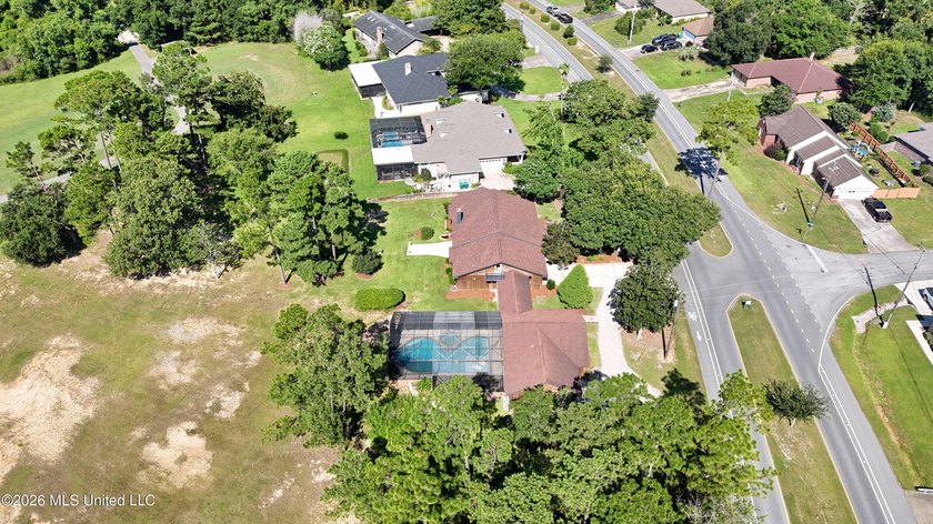 This gorgeous 3,320 sq ft remodeled cedar home sits on nearly an - photo 43