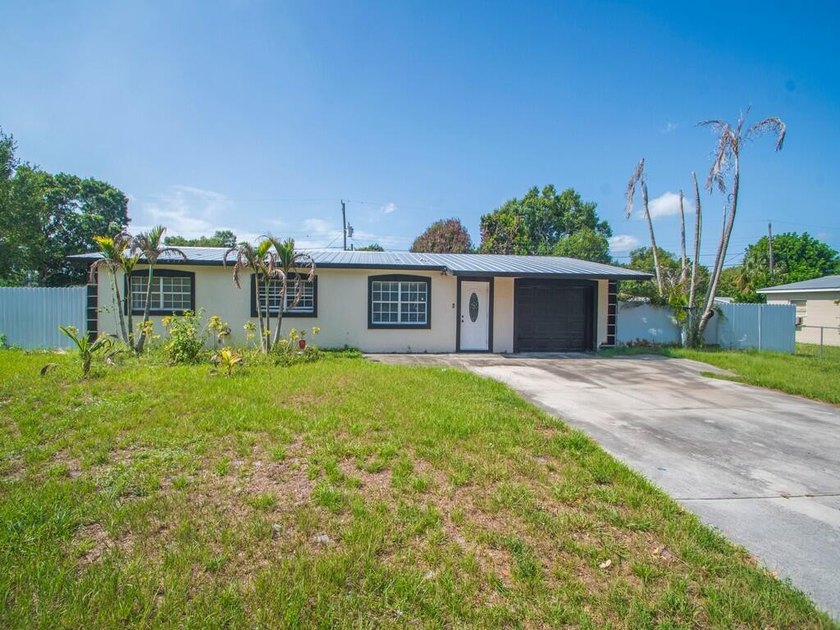 Beautifully maintained CBS home just outside Fort Pierce city - photo 3