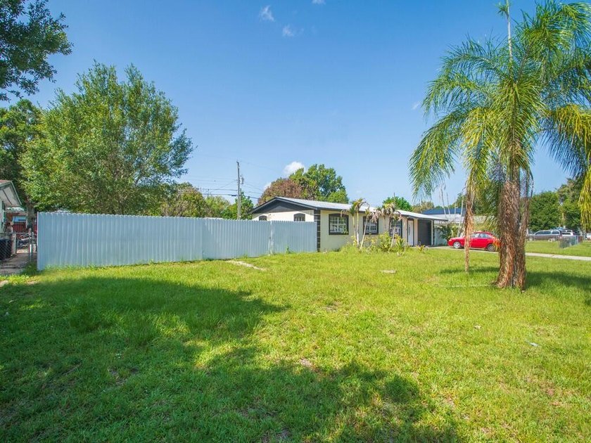 Beautifully maintained CBS home just outside Fort Pierce city - photo 4