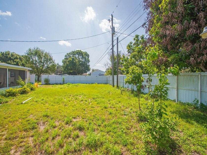 Beautifully maintained CBS home just outside Fort Pierce city - photo 7