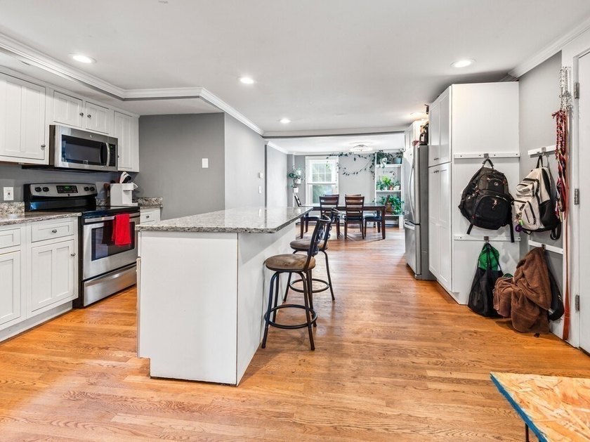 Homes with this much character, space, and charm don`t come - photo 7