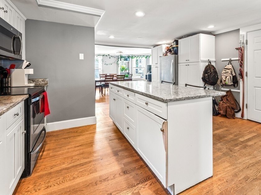 Homes with this much character, space, and charm don`t come - photo 10