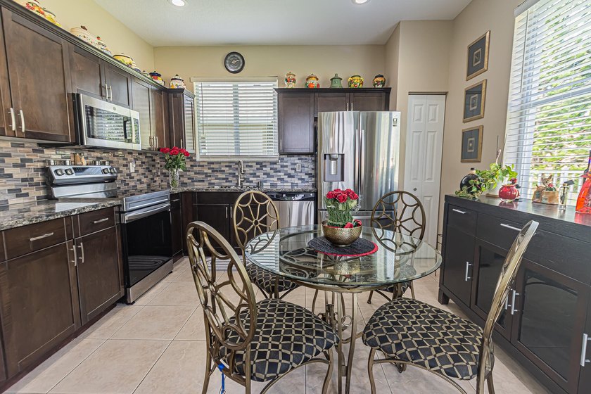 Welcome home to this beautifully maintained 3-bedroom, 2-bath - photo 7