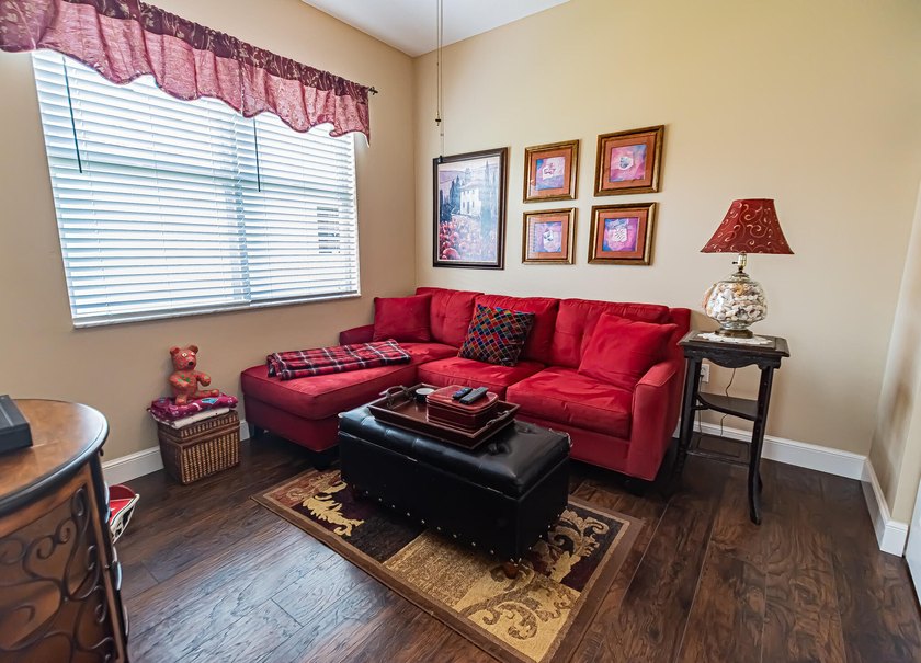 Welcome home to this beautifully maintained 3-bedroom, 2-bath - photo 10