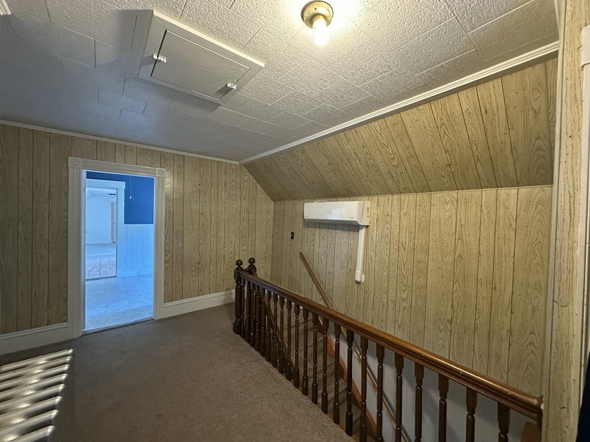 Early 1900's Victorian Home located on 0.36 acre lot in Island - photo 21