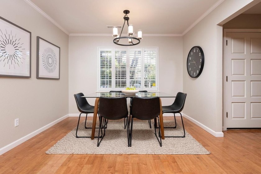 Tucked away on a quiet lane in the highly desirable Redwood - photo 6