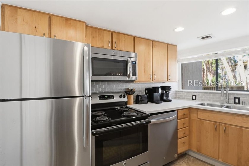 Terrific 2 bedroom/2 bath villa just steps from the beach! This - photo 11