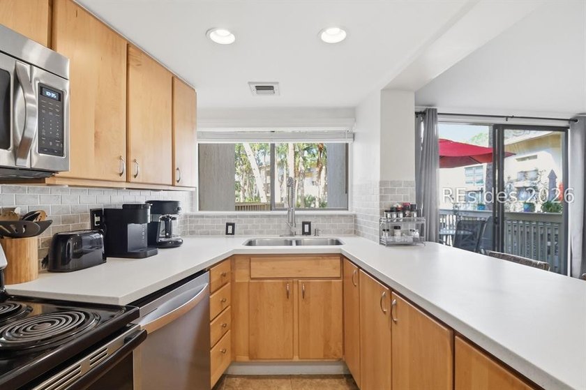 Terrific 2 bedroom/2 bath villa just steps from the beach! This - photo 12