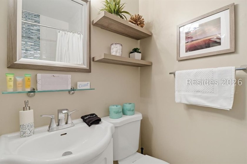 Terrific 2 bedroom/2 bath villa just steps from the beach! This - photo 18