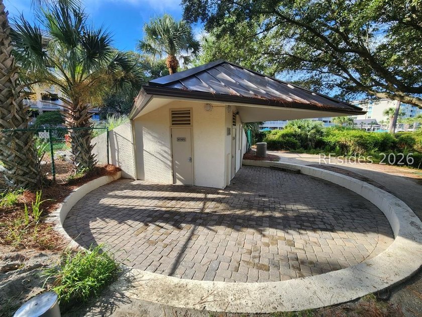 Terrific 2 bedroom/2 bath villa just steps from the beach! This - photo 35