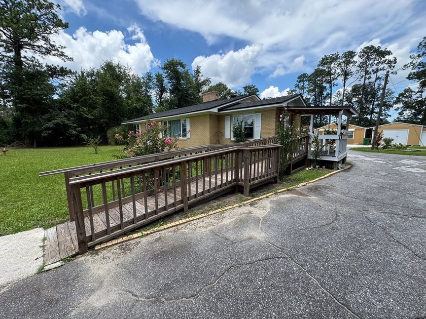 Excellent investment opportunity featuring a 6-bedroom, 3-bath - photo 2