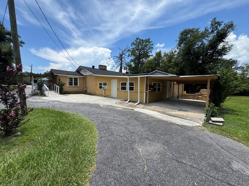 Rare opportunity to own a spacious 6-bedroom, 3-bath home with a - photo 2