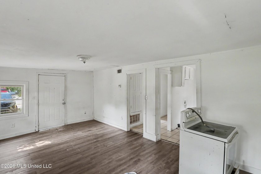 Investor Special! Great opportunity for investors, flippers, or - photo 5
