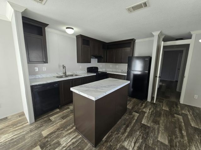Make your new home in Sunshine Village, a well-maintained - photo 3
