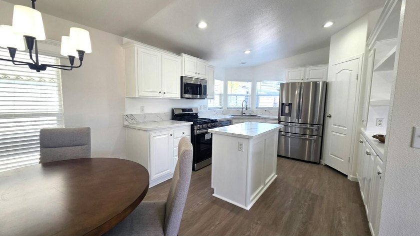 OPEN HOUSESAT/SUN 11am -3pm. CHECK IN AT CLUBHOUSE. This 3bd/2ba - photo 6
