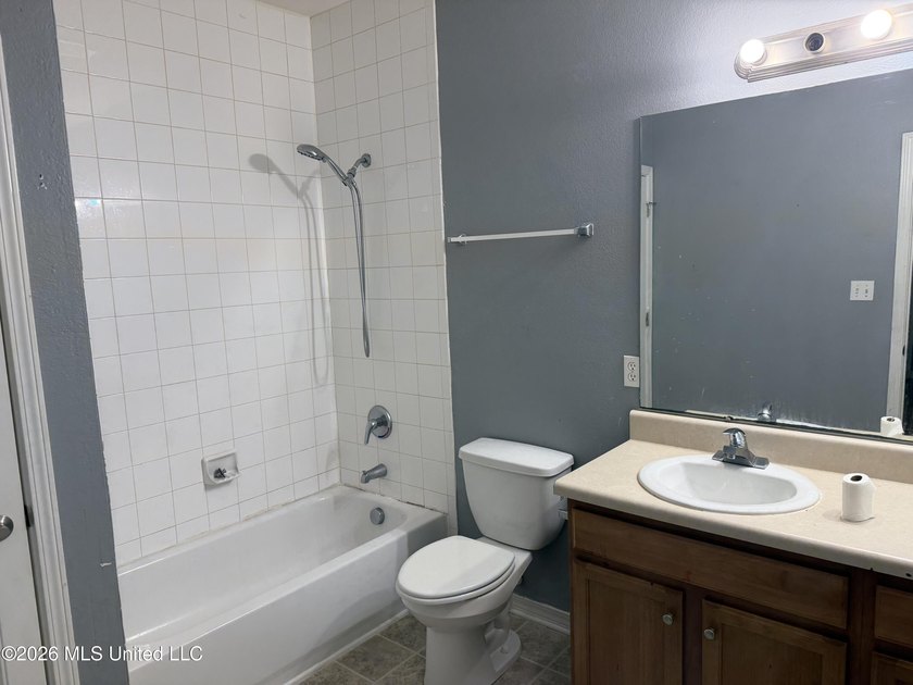 Investment Opportunity - Raised Duplex with Income Potential! - photo 4