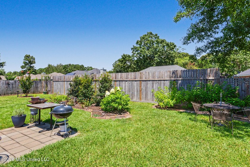 This Fabulous Home has so Many Custom Upgrades and Renovations!! - photo 3