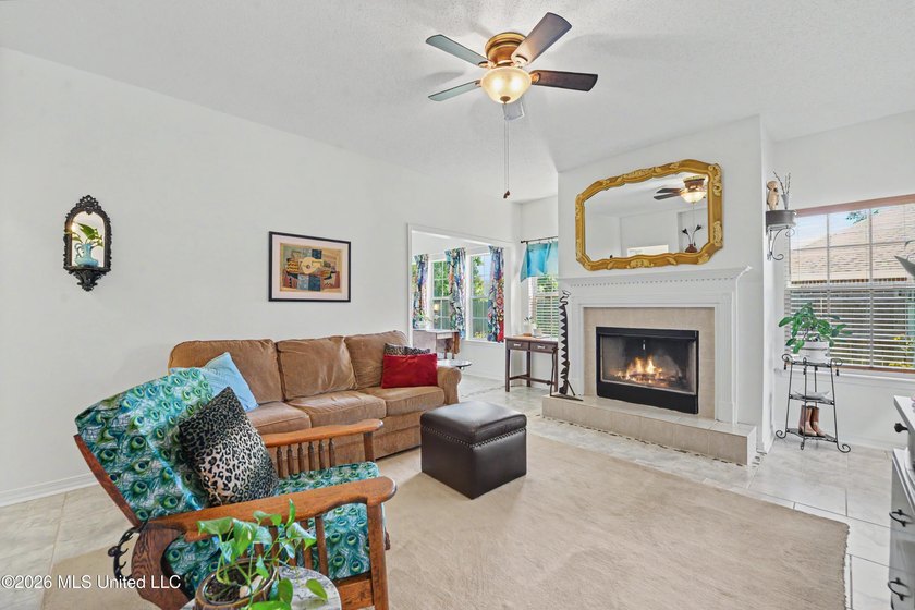 This Fabulous Home has so Many Custom Upgrades and Renovations!! - photo 4