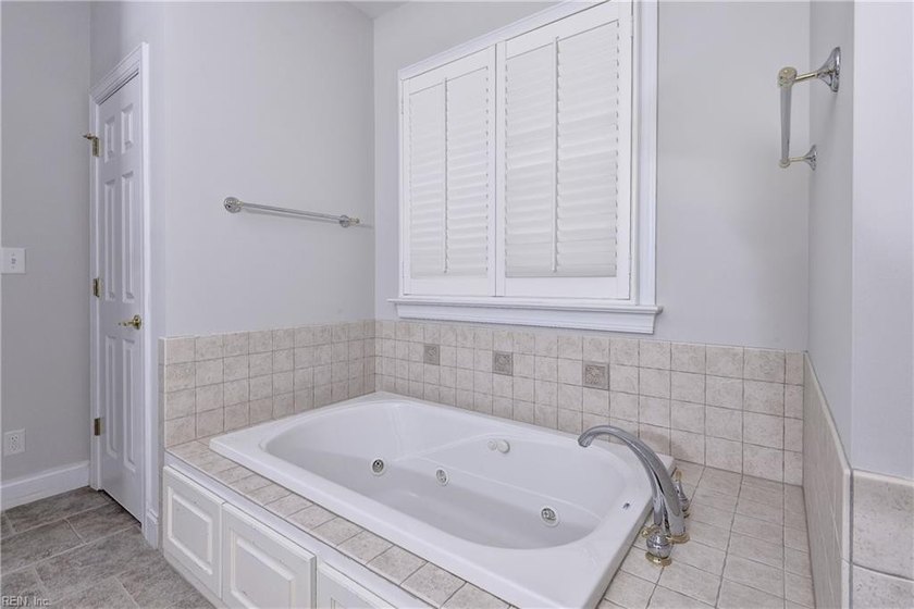 Welcome to 4135 Longview Landing, a beautifully designed - photo 22