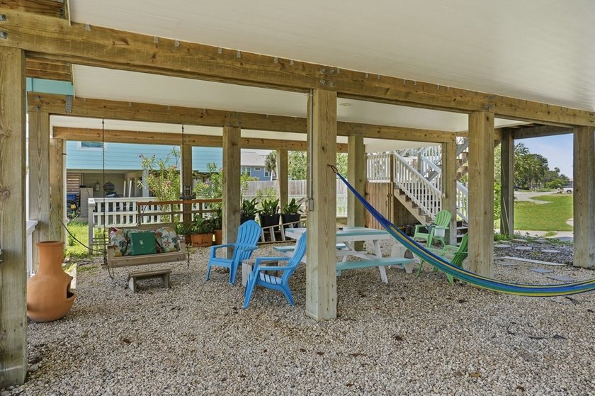Custom built post Harvey. This 3/2 island home includes an - photo 25