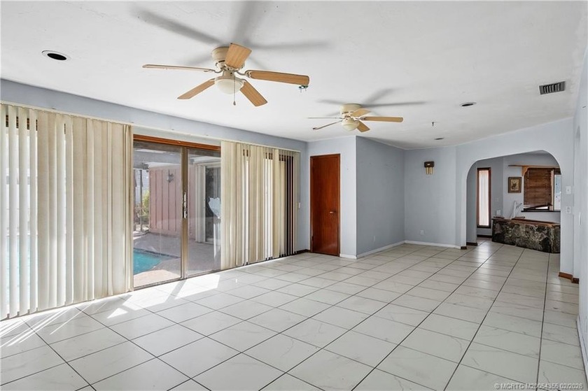 Opportunity knocks! With 2,365 SF, this 4BR, 2-bath, 2 CG pool - photo 8