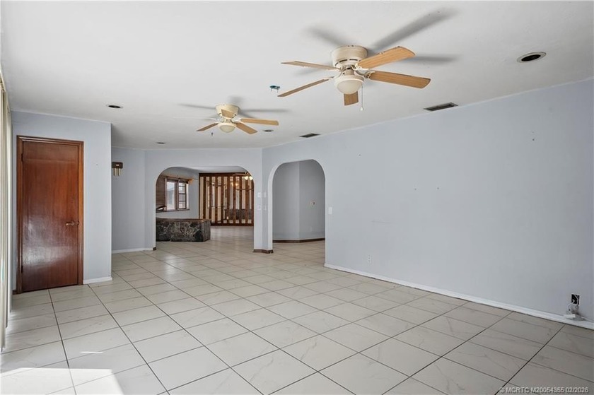 Opportunity knocks! With 2,365 SF, this 4BR, 2-bath, 2 CG pool - photo 9