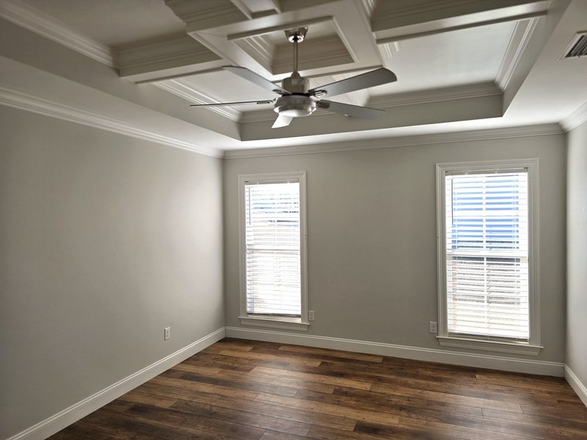 Amazing condition for this 4 bed / 2 bath open floorplan home - photo 8