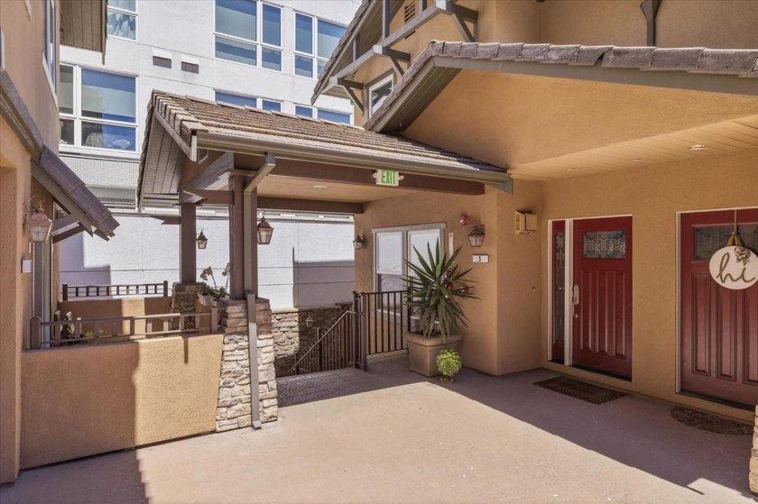 OPEN HOUSE SAT/SUN Corner END Unit with Back Yard, Located in - photo 6