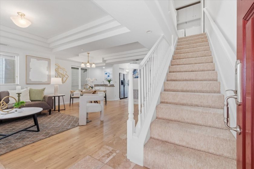 OPEN HOUSE SAT/SUN Corner END Unit with Back Yard, Located in - photo 7